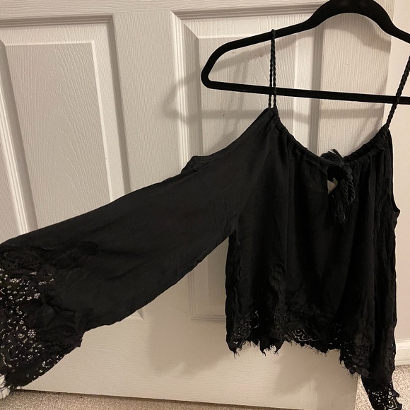 NWT Black off the shoulder long sleeve top! - Picture 2 of 5